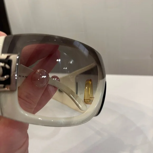 Vintage Chanel Sunglasses Style 5086 color 716/8g 110. Ivory  display picture 3